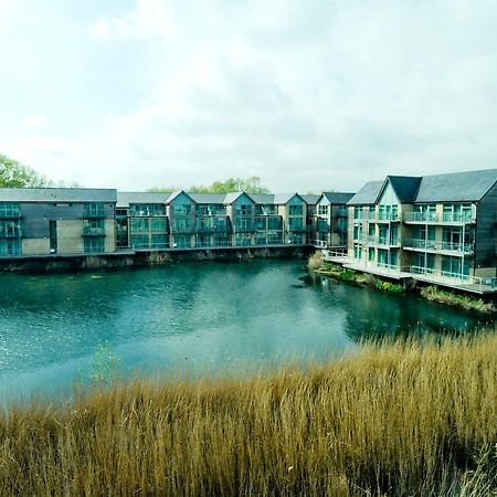 De Vere Cotswold Water Park Apartments Cirencester Dış mekan fotoğraf