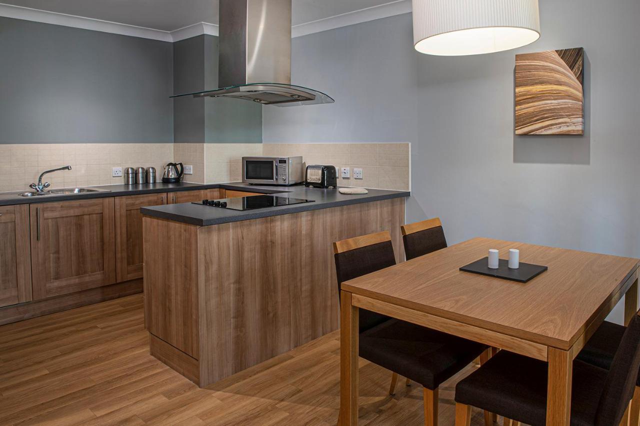 De Vere Cotswold Water Park Apartments Cirencester Dış mekan fotoğraf
