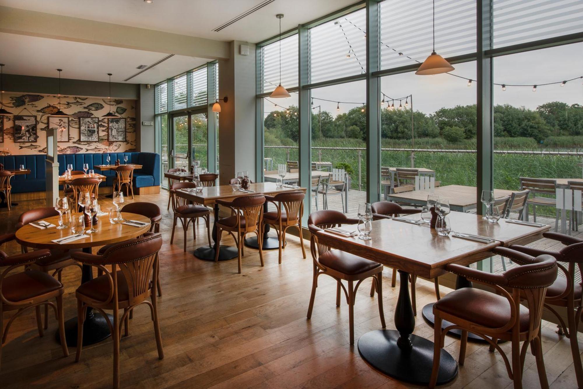 De Vere Cotswold Water Park Apartments Cirencester Dış mekan fotoğraf