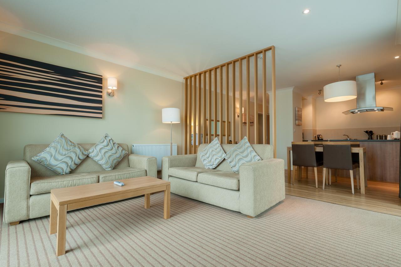 De Vere Cotswold Water Park Apartments Cirencester Dış mekan fotoğraf