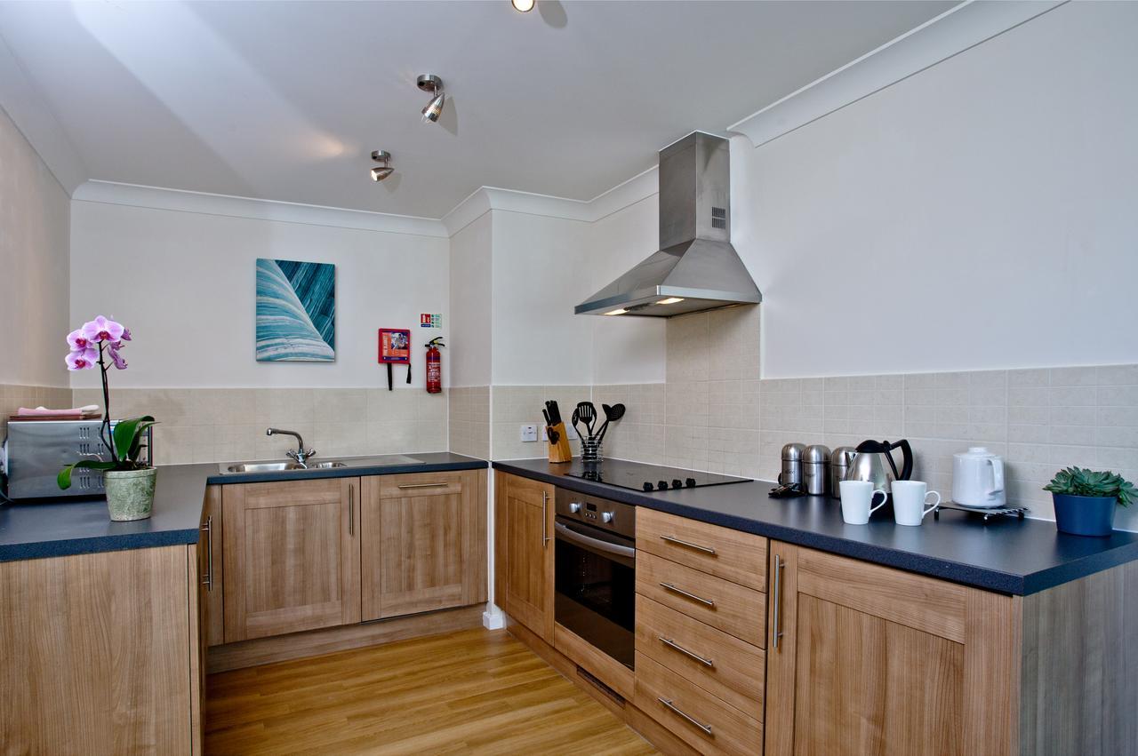 De Vere Cotswold Water Park Apartments Cirencester Dış mekan fotoğraf